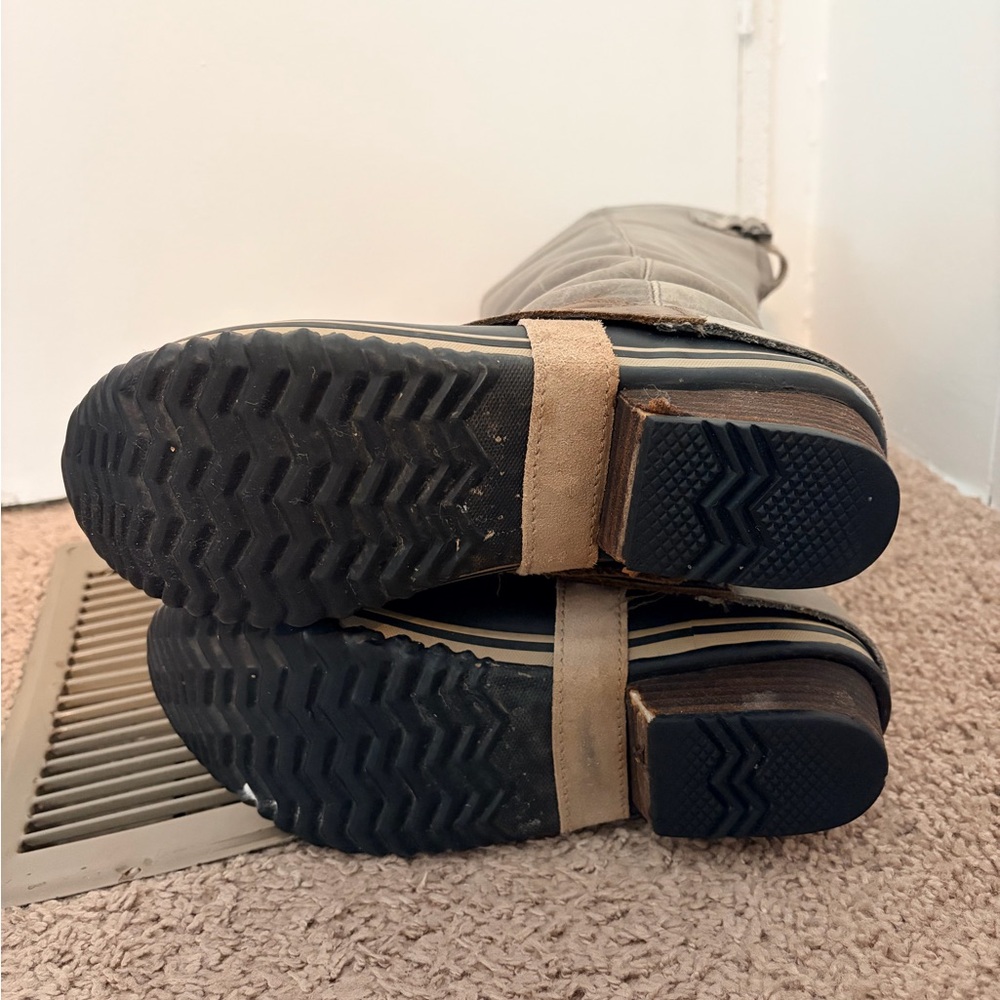 Sorel Winter Boots - Picture 6 of 8
